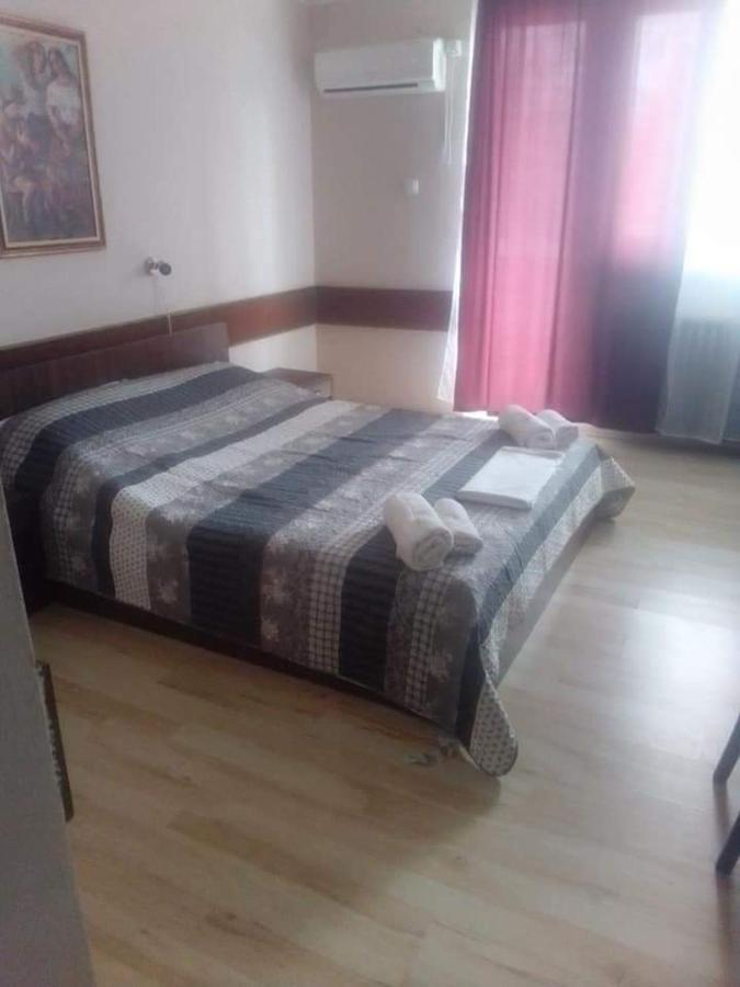 Hotel Restoran Sa Prenocistem Zitiste Extérieur photo