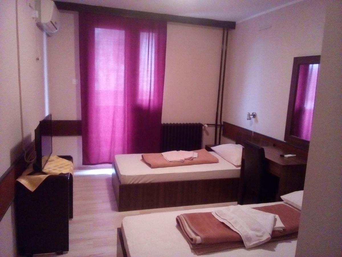 Hotel Restoran Sa Prenocistem Zitiste Extérieur photo