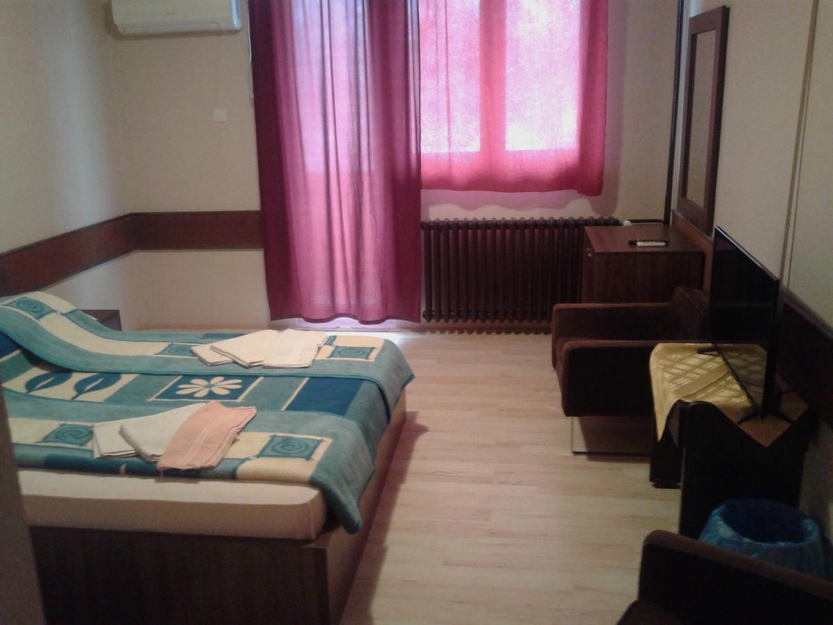 Hotel Restoran Sa Prenocistem Zitiste Extérieur photo